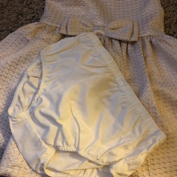 A golden shimmery dress for your princess! - Picture 8 of 8